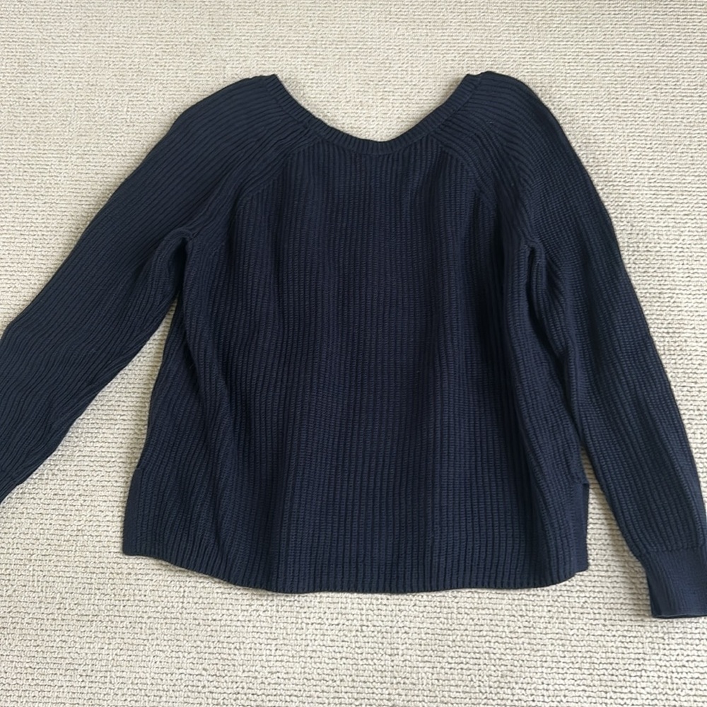 Banana Republic Blue Crew Neck Sweater with Ribbed Texture🌿 - Picture 3 of 4